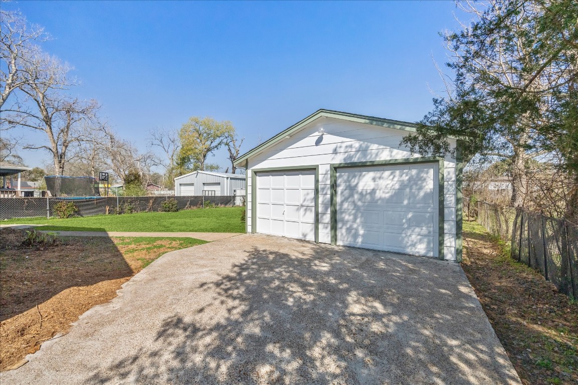 1115 Post Street Houston, TX 77022 - Photo 21 of 23 Additional 2 car garage or work space.