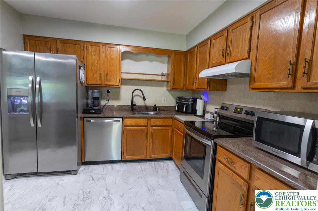 896 Briarstone Road Bethlehem, PA 18017 - Photo 5 of 26 a kitchen with stainless steel appliances granite countertop a sink a stove and a refrigerator