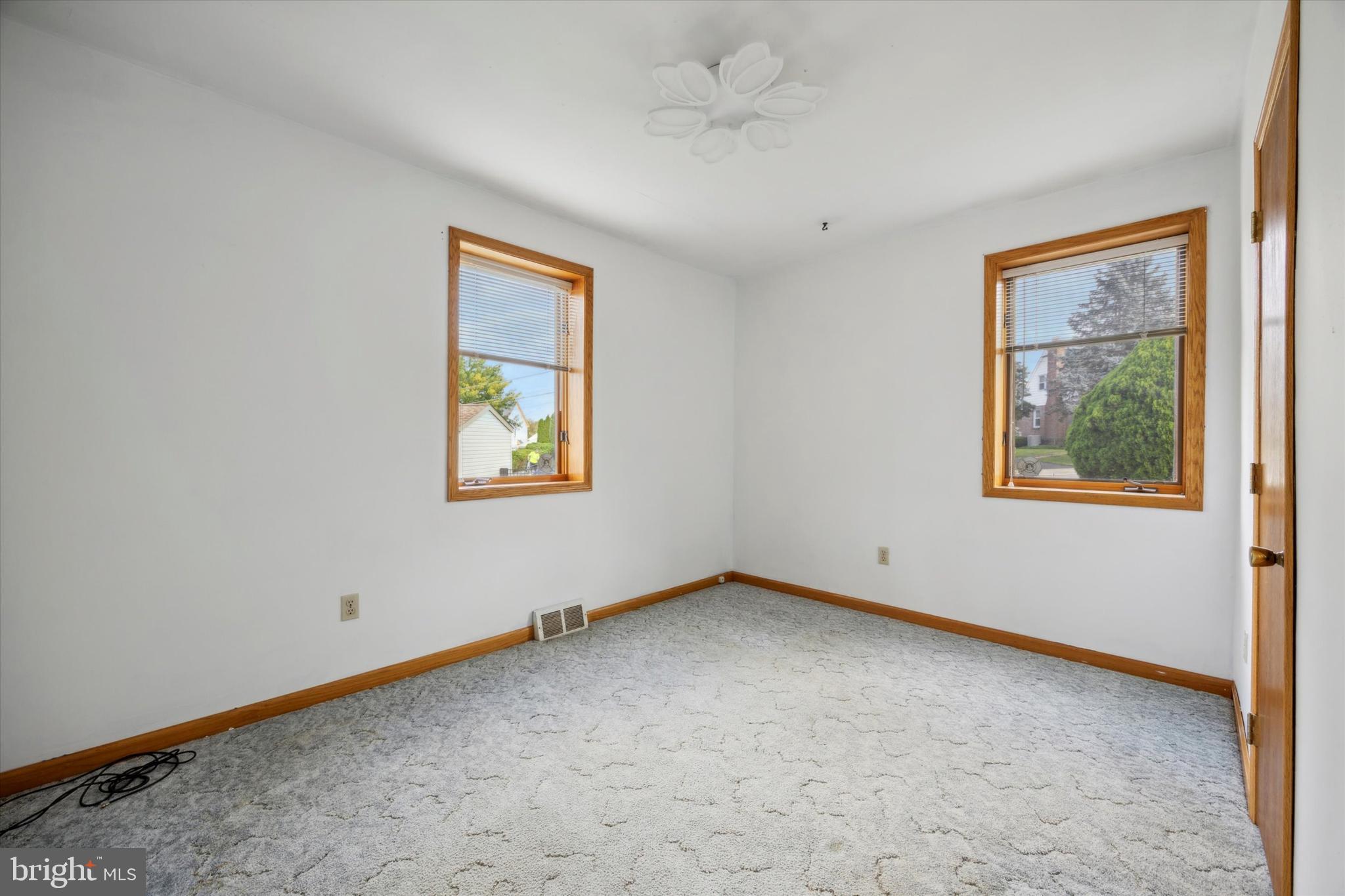 2573 Radcliffe Road Broomall, PA 19008 - Photo 9 of 23 Gallery Image 9