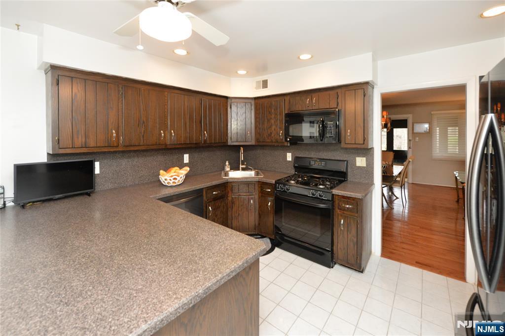 6 Romopock Court, Unit 6 Mahwah, NJ 07430 - Photo 9 of 25