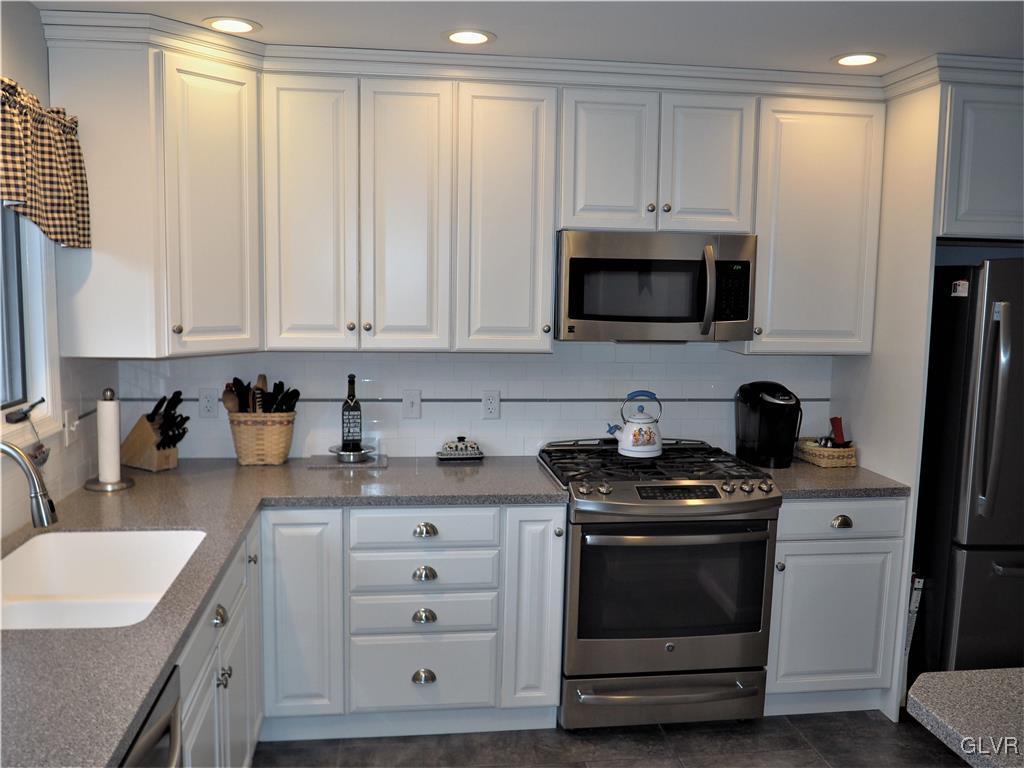 222 Gallagher Road Whitehall, PA 18052 - Photo 11 of 44 Gallery Image 11