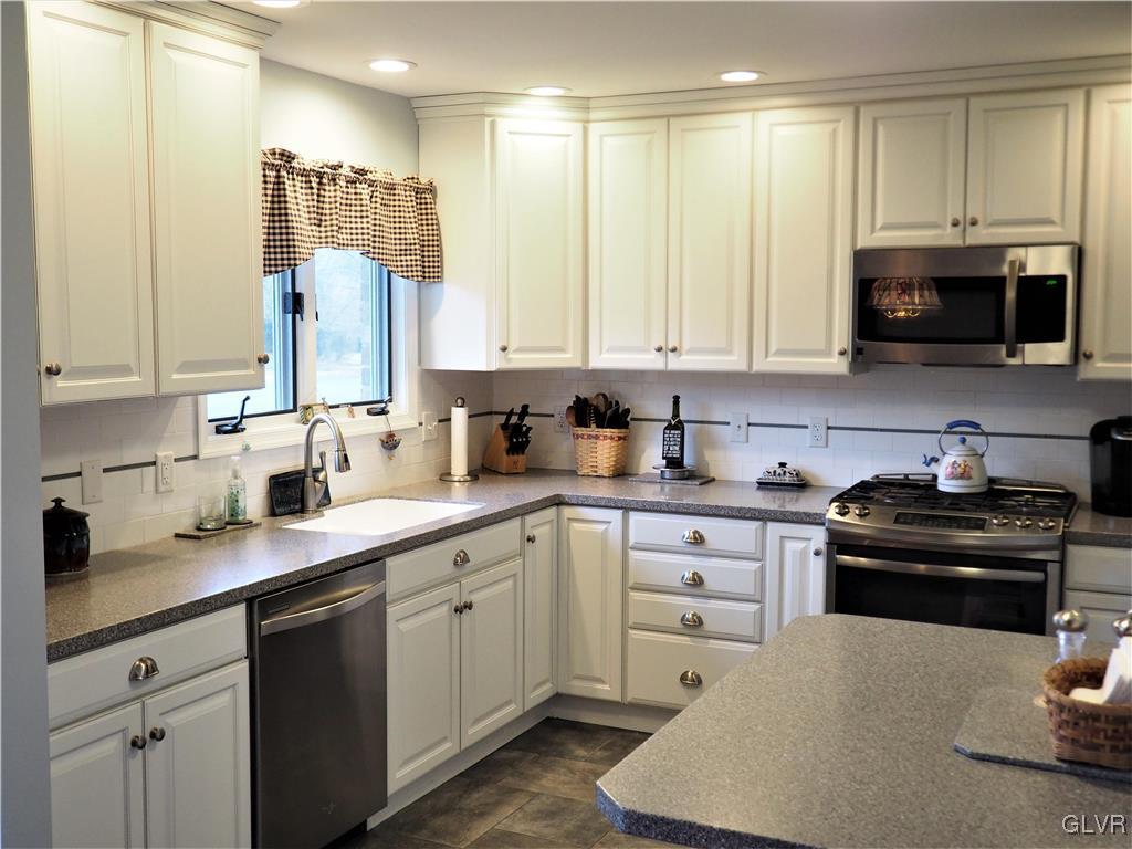 222 Gallagher Road Whitehall, PA 18052 - Photo 12 of 44 Gallery Image 12