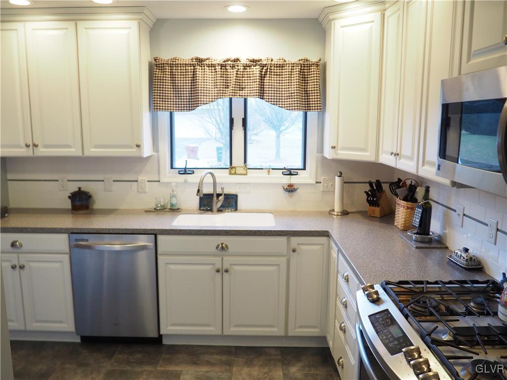 222 Gallagher Road Whitehall, PA 18052 - Photo 13 of 44 Gallery Image 13