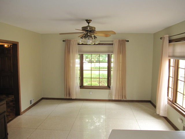201 Michaux Road Riverside, IL 60546 - Photo 7 of 25