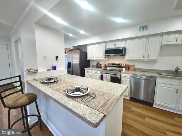 $2,800 | 3815 Monte Vista Place, Unit 98E, Alexandria, VA 22309