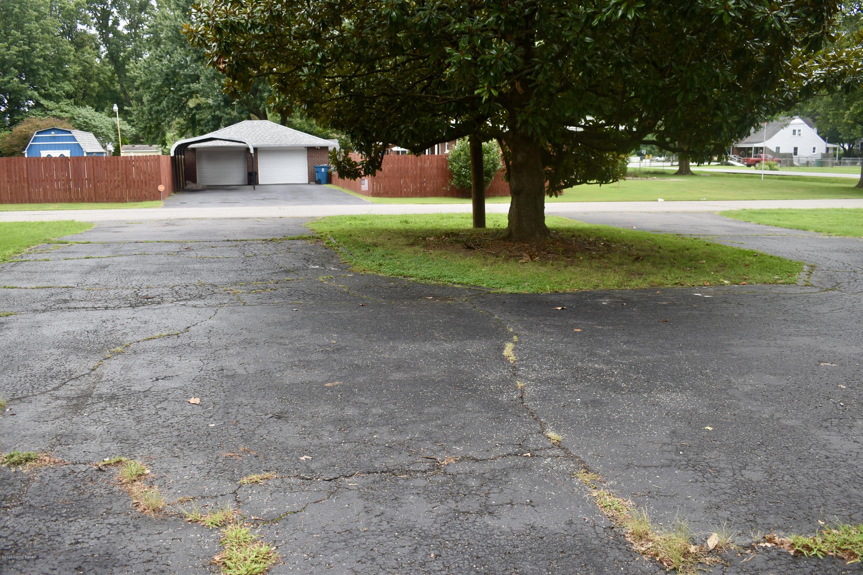 4415 Dover Road Louisville, KY 40216 - Photo 22 of 24 33BC91AB-3C7F-42DD-9993-56C3ABA32805_1_2