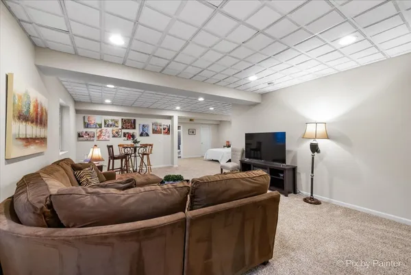 $430,000 | 700 Juniper Lane, Lake In The Hills, IL 60156