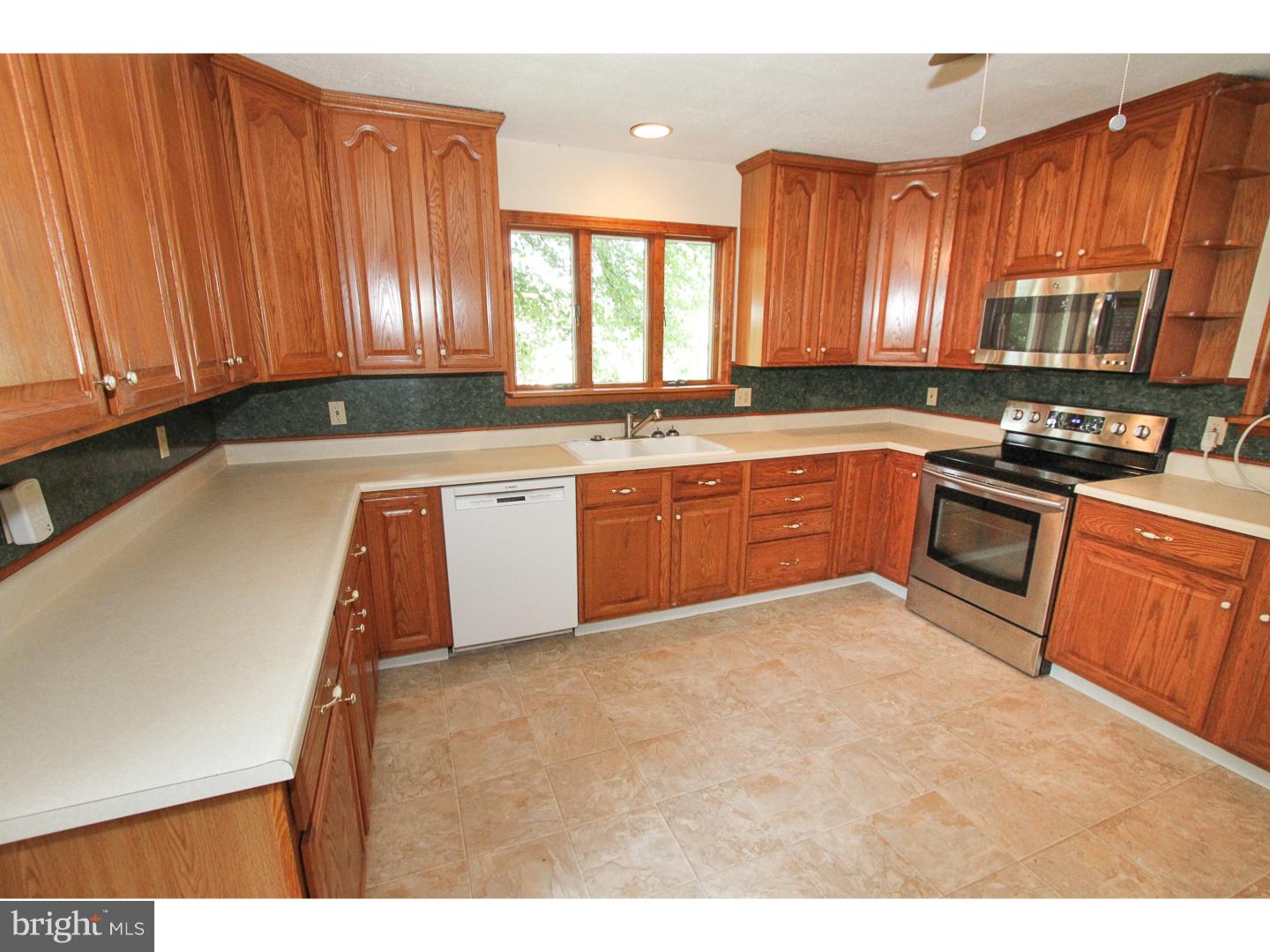 185 North Pleasantview Road Pottstown, PA 19464 - Photo 5 of 22 Gallery Image 5