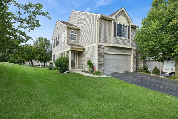 $319,900 | 1109 West Grass Lake Drive, Unit 1109, Fox Lake, IL 60020