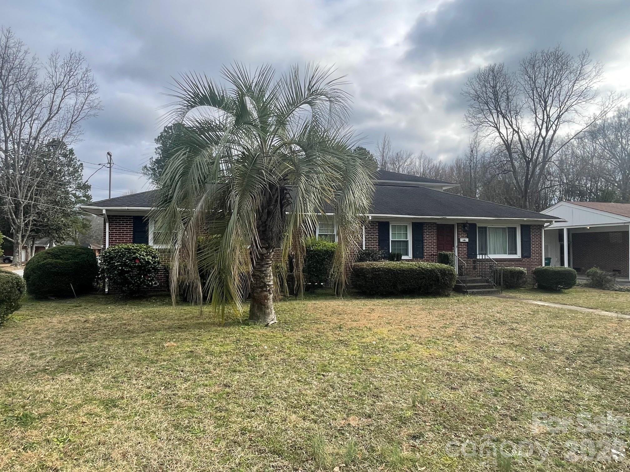 1529 West Market St Extension Cheraw, SC 29520 - Photo 3 of 38 a front view of a house with a yard