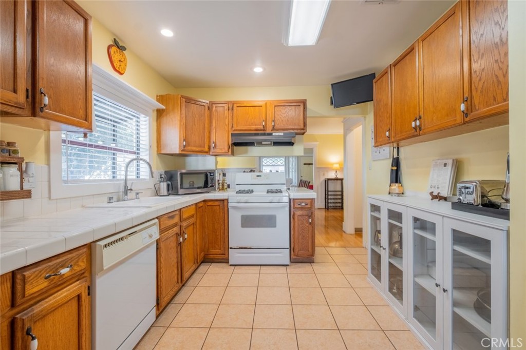 1961 Addison Way Los Angeles, CA 90041 - Photo 12 of 32