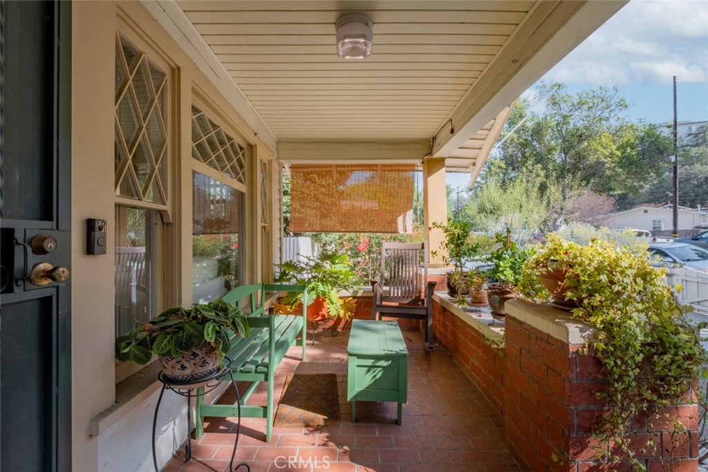 1961 Addison Way Los Angeles, CA 90041 - Photo 4 of 32