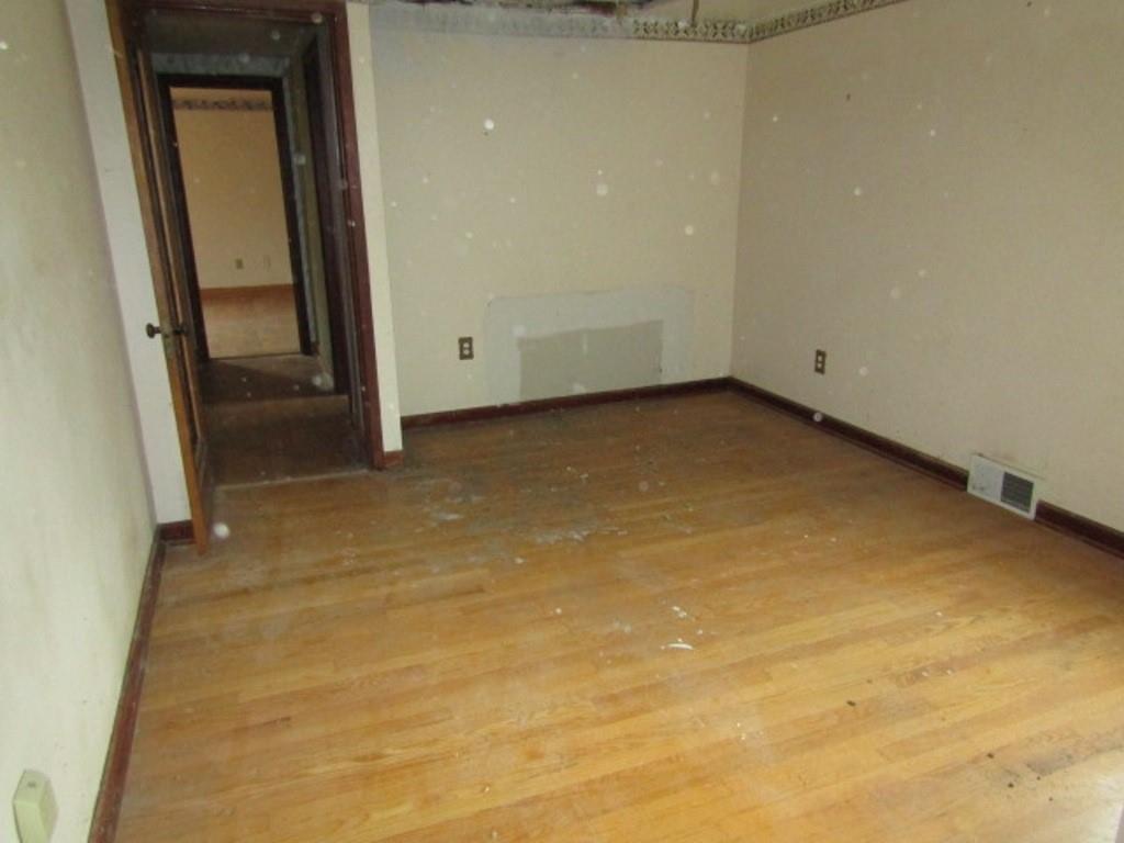 813 Coleman Drive Rochester, PA 15074 - Photo 28 of 33 a view of room