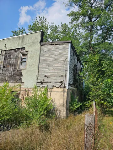front view of house with a yard