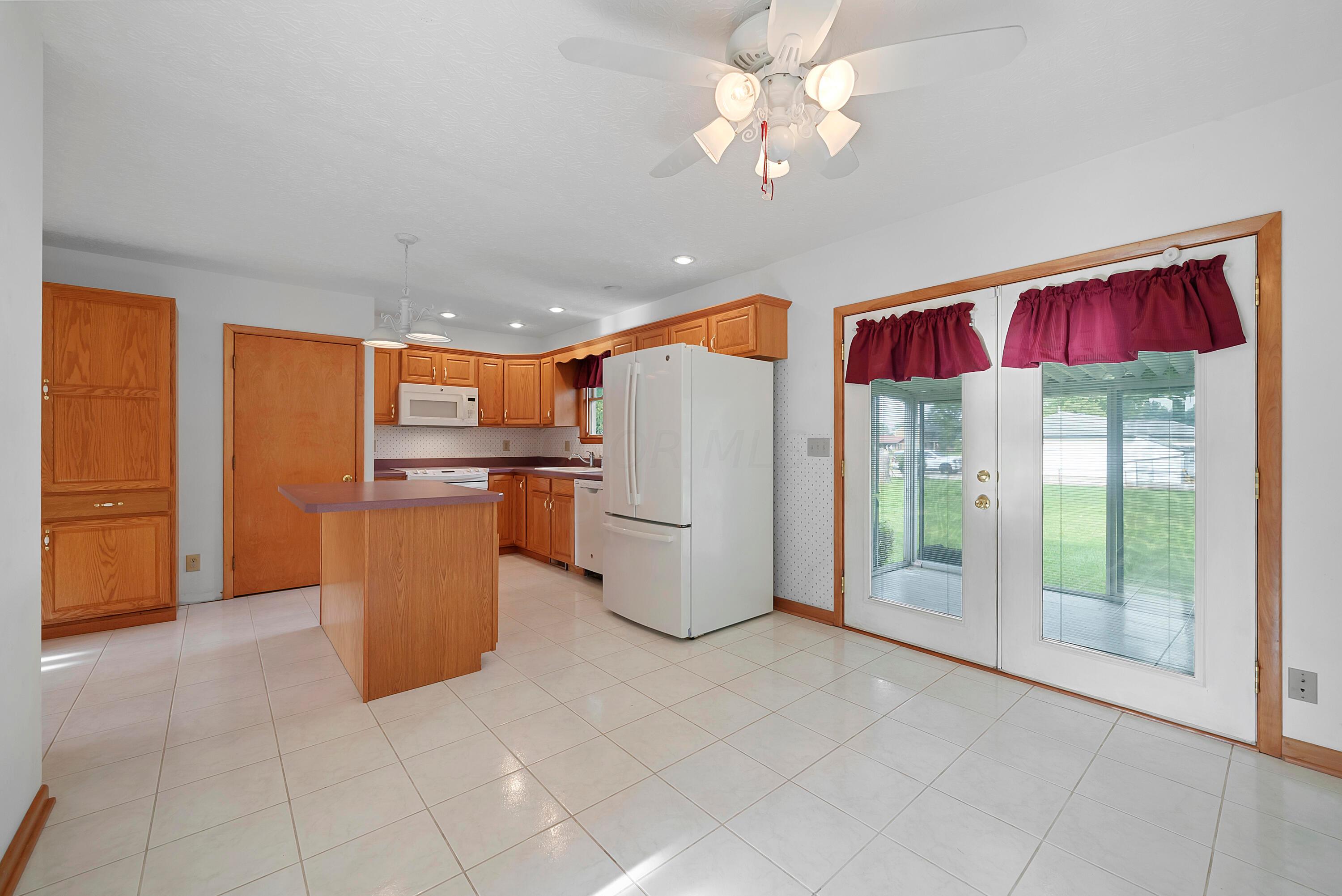 5500 Ebright Road Groveport, OH 43125 - Photo 14 of 55 Eating Space
