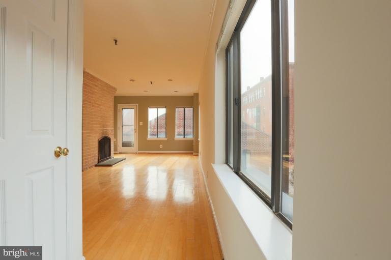 1059 Paper Mill Court, Unit 1059 Washington, DC 20007 - Photo 4 of 18 Living Room