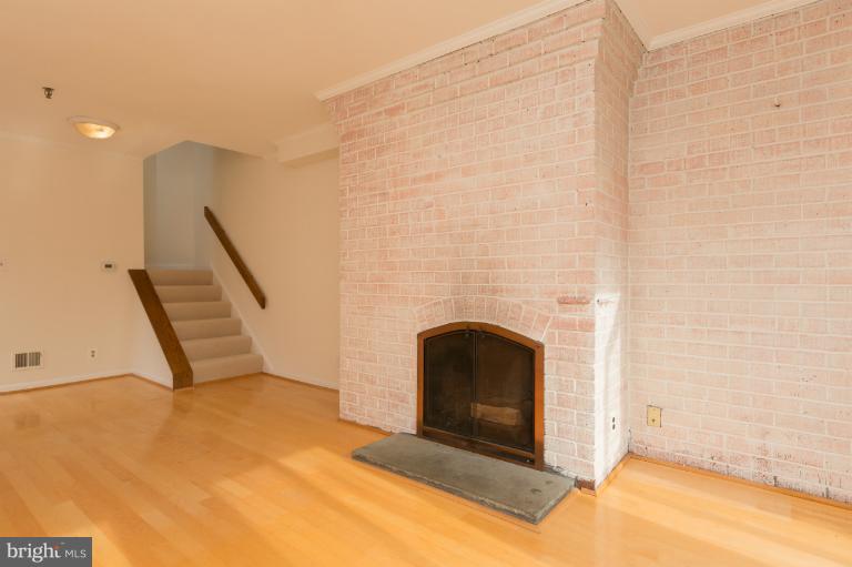 1059 Paper Mill Court, Unit 1059 Washington, DC 20007 - Photo 6 of 18 Dining Room