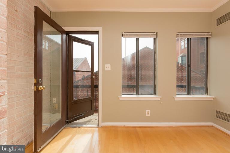 1059 Paper Mill Court, Unit 1059 Washington, DC 20007 - Photo 7 of 18 Living Room
