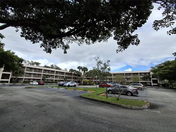 $2,500 | 8763 Shadow Wood Boulevard, Unit 202, Coral Springs, FL 33071