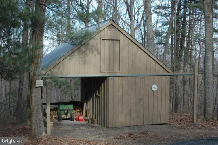 285 Round Hill Road Boston, VA 22713 - Photo 18 of 21 Barn/Garage