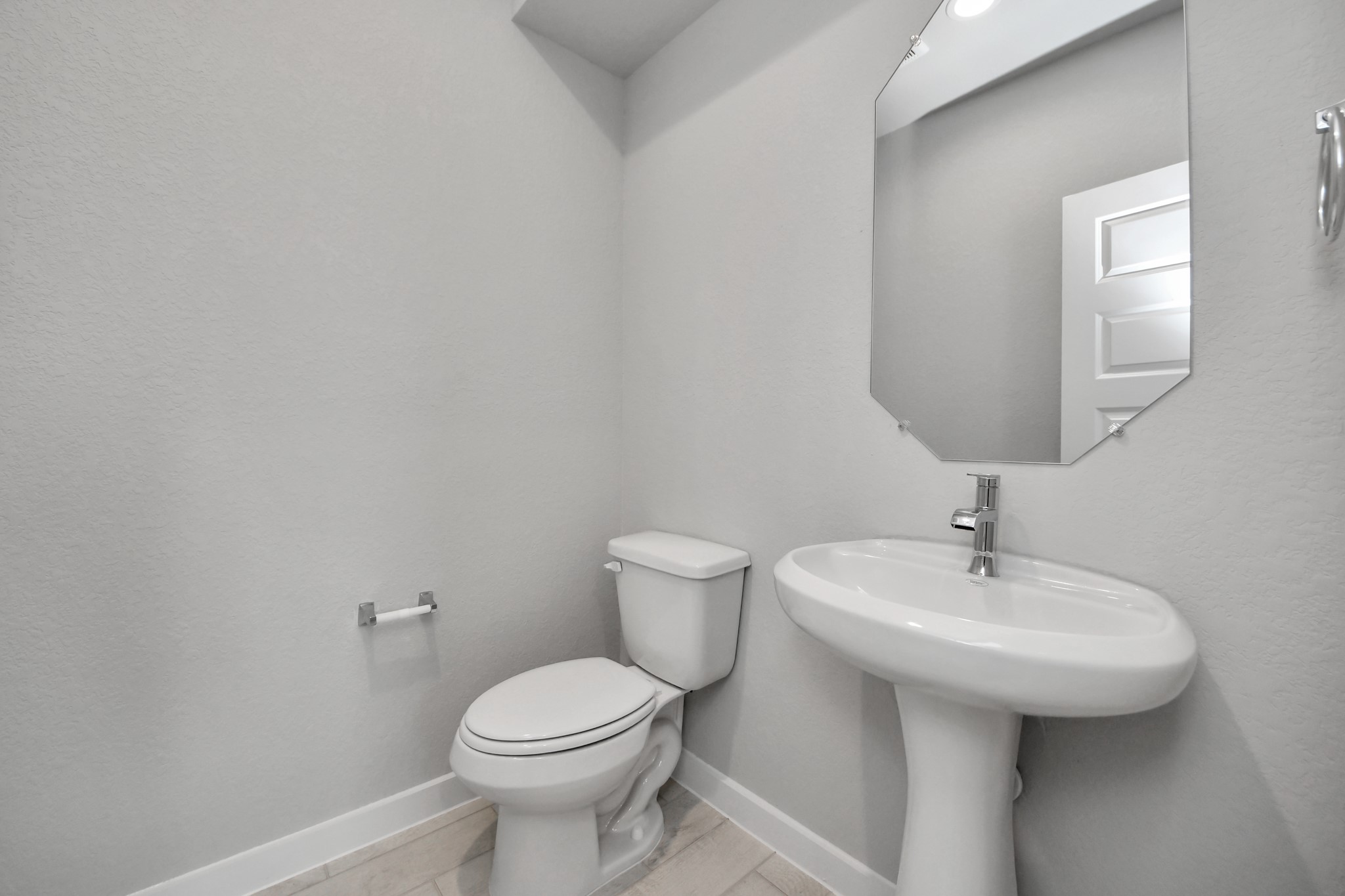 11122 Tulip Rdg Trail Houston, TX 77044 - Photo 6 of 34 a bathroom with a sink a toilet and mirror