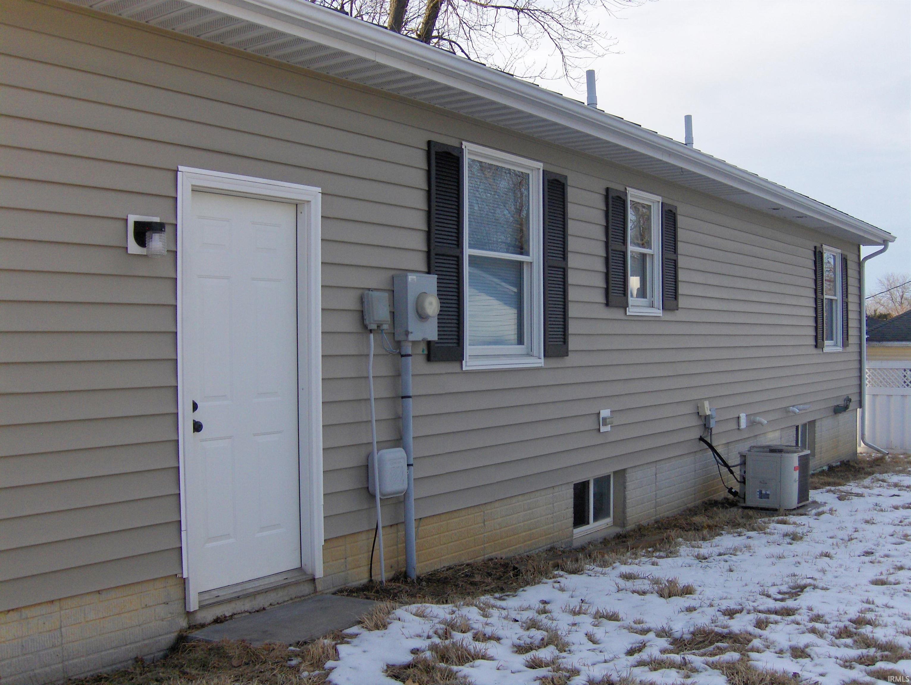 304 South Spring Street Wakarusa, IN 46573 - Photo 4 of 21 Gallery Image 4