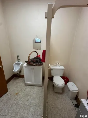 $74,900 | 120 West Poplar Street, Noble, IL 62868