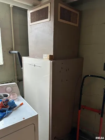 $74,900 | 120 West Poplar Street, Noble, IL 62868