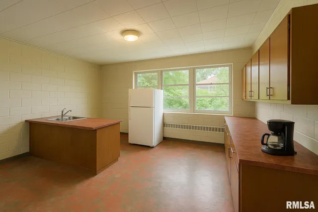 $74,900 | 120 West Poplar Street, Noble, IL 62868