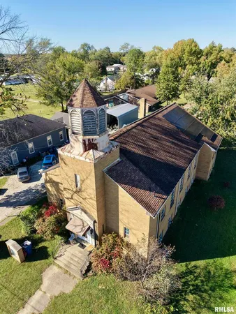 an aerial view of a house with yard swimming pool and outdoor seating