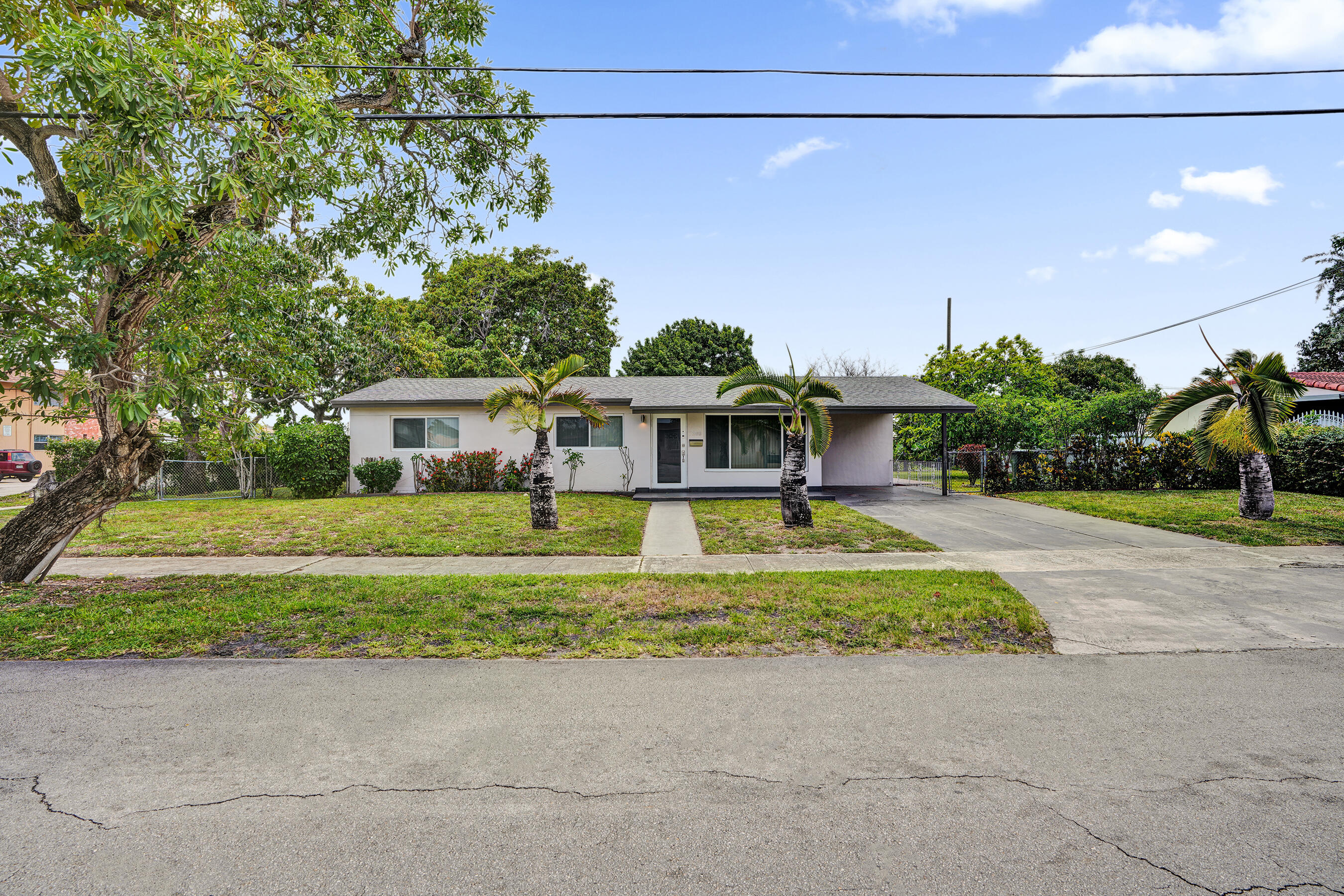 7200 West 14th Avenue Hialeah, FL 33014 - Photo 2 of 51 DSC01870