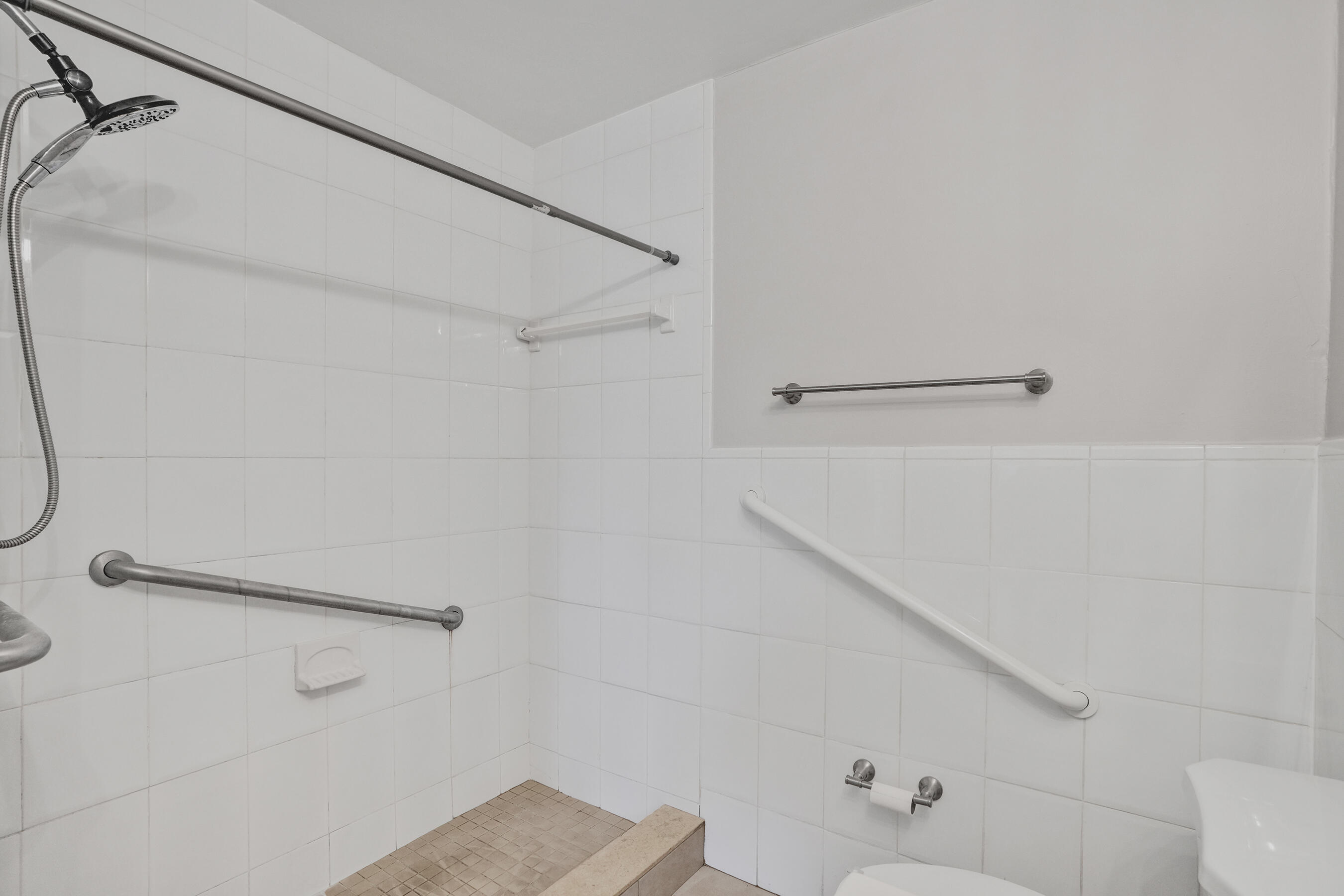 7200 West 14th Avenue Hialeah, FL 33014 - Photo 28 of 51 DSC01906