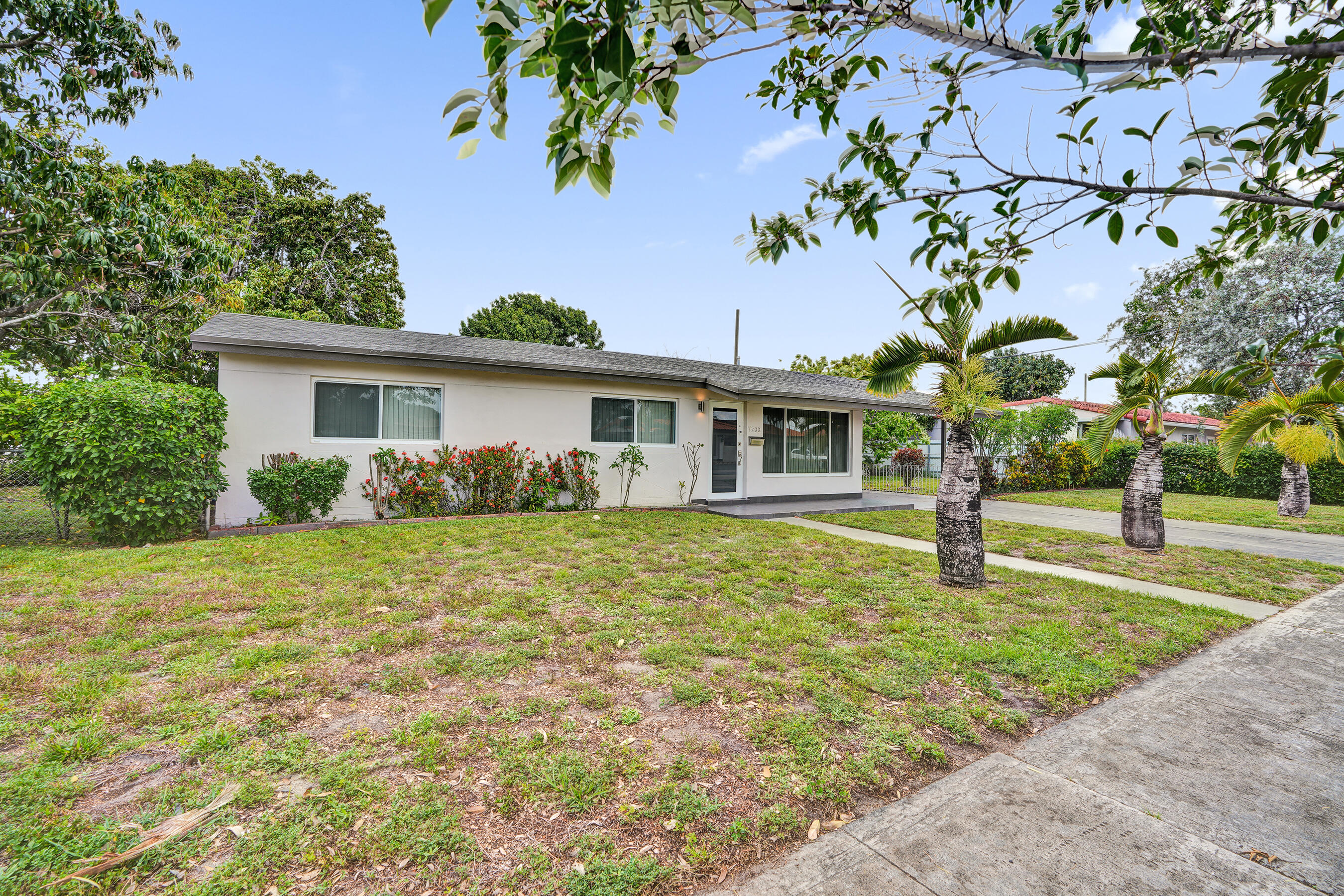 7200 West 14th Avenue Hialeah, FL 33014 - Photo 3 of 51 DSC01885