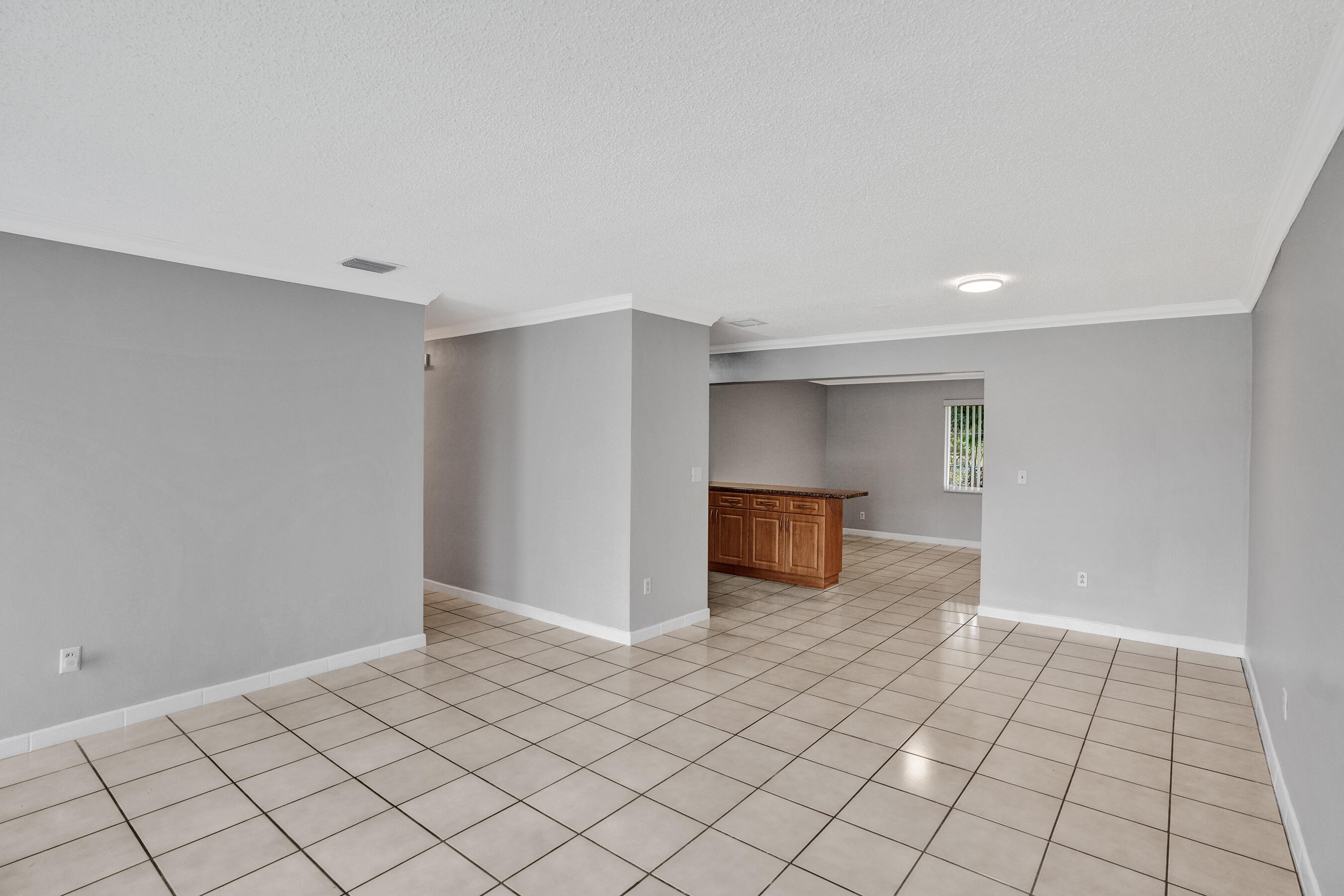 7200 West 14th Avenue Hialeah, FL 33014 - Photo 5 of 51 DSC01927