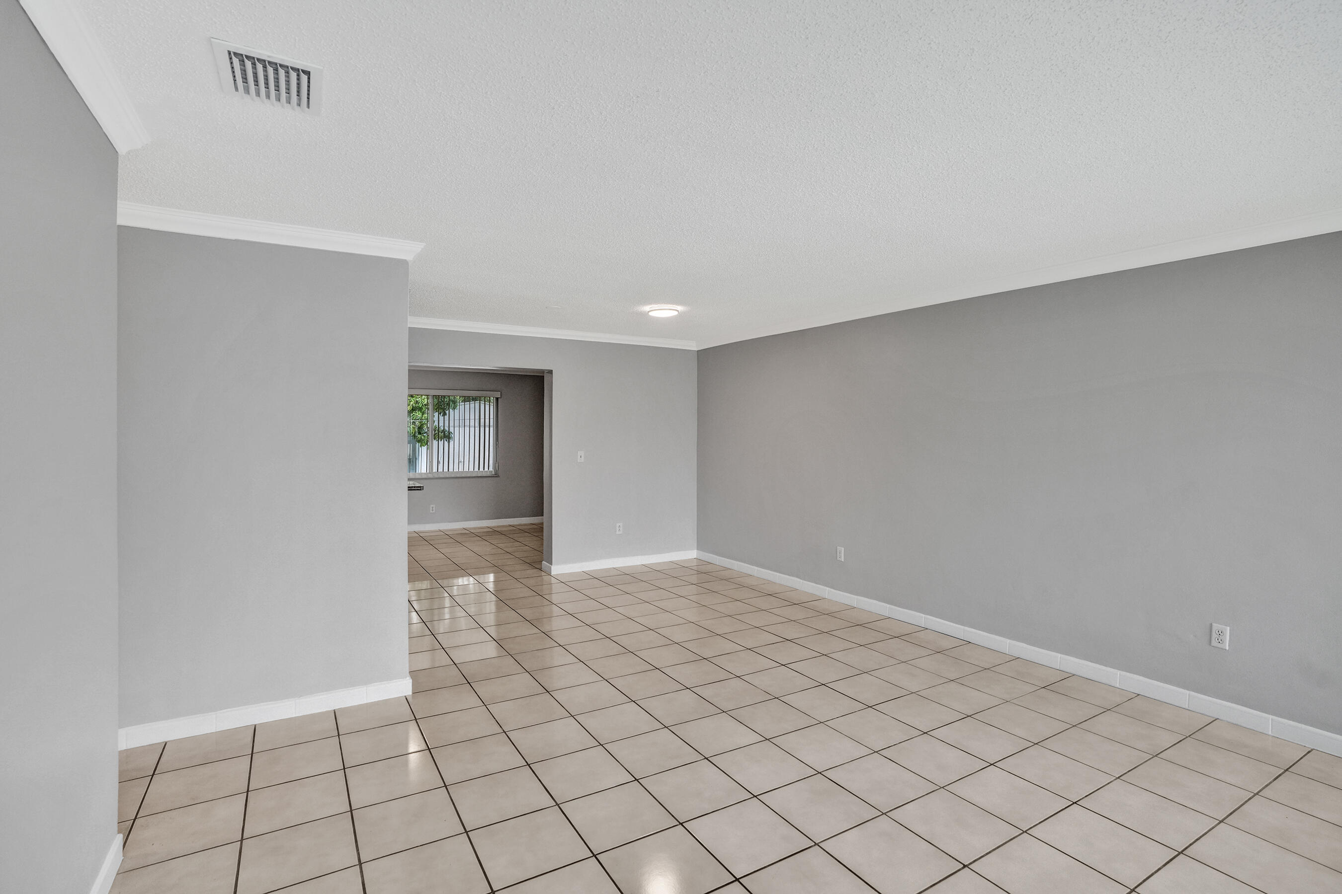 7200 West 14th Avenue Hialeah, FL 33014 - Photo 8 of 51 DSC01924