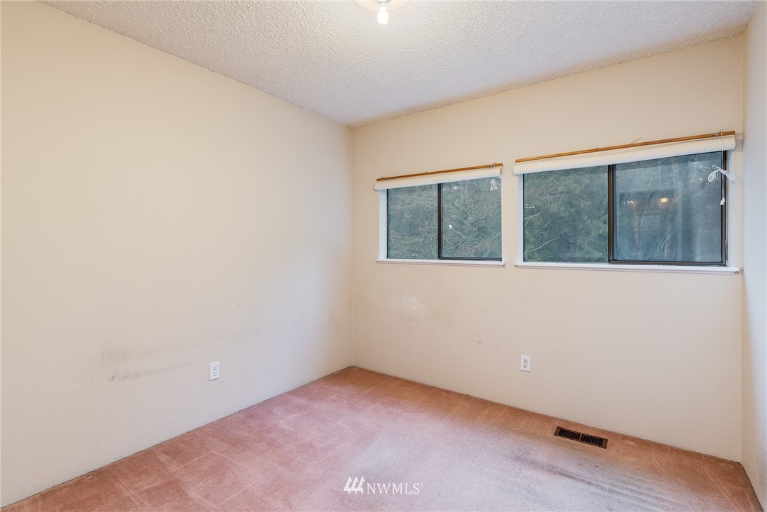2254 Cedar Point Avenue Point Roberts, WA 98281 - Photo 22 of 39 an empty room with a window