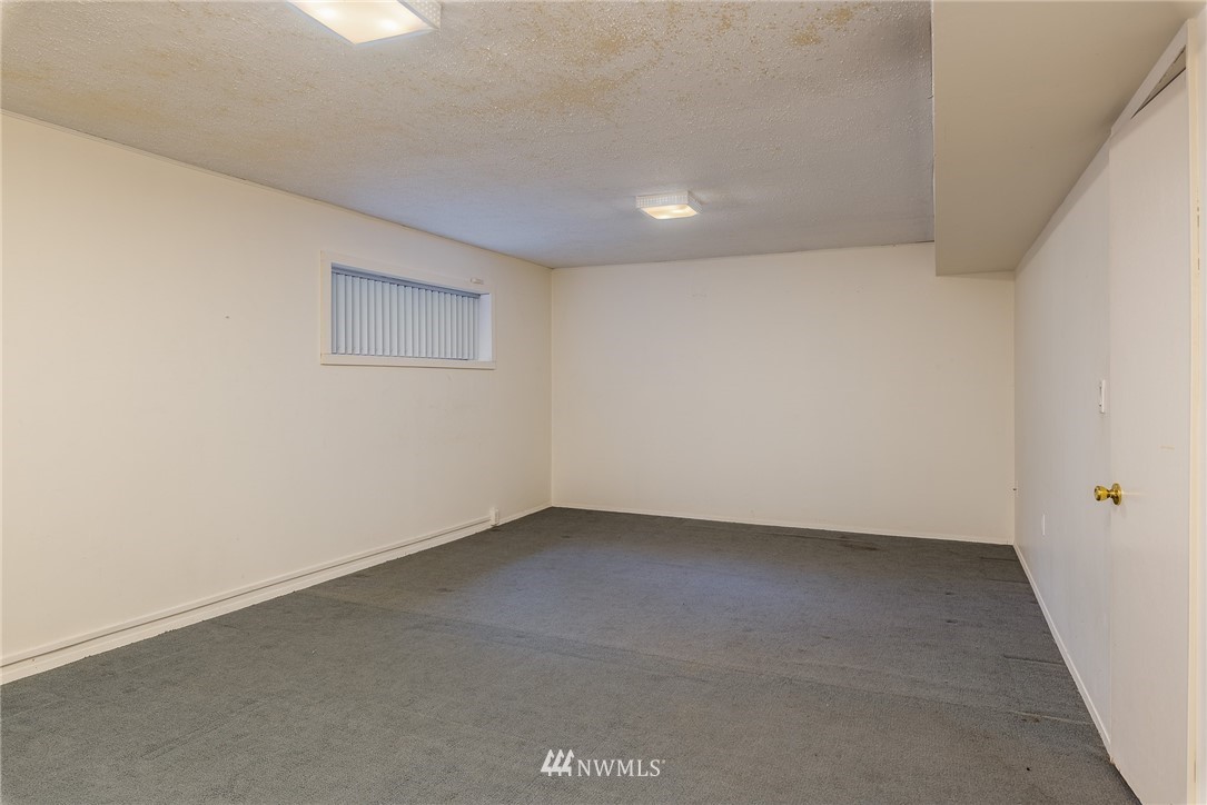 2254 Cedar Point Avenue Point Roberts, WA 98281 - Photo 24 of 39 a view of an empty room