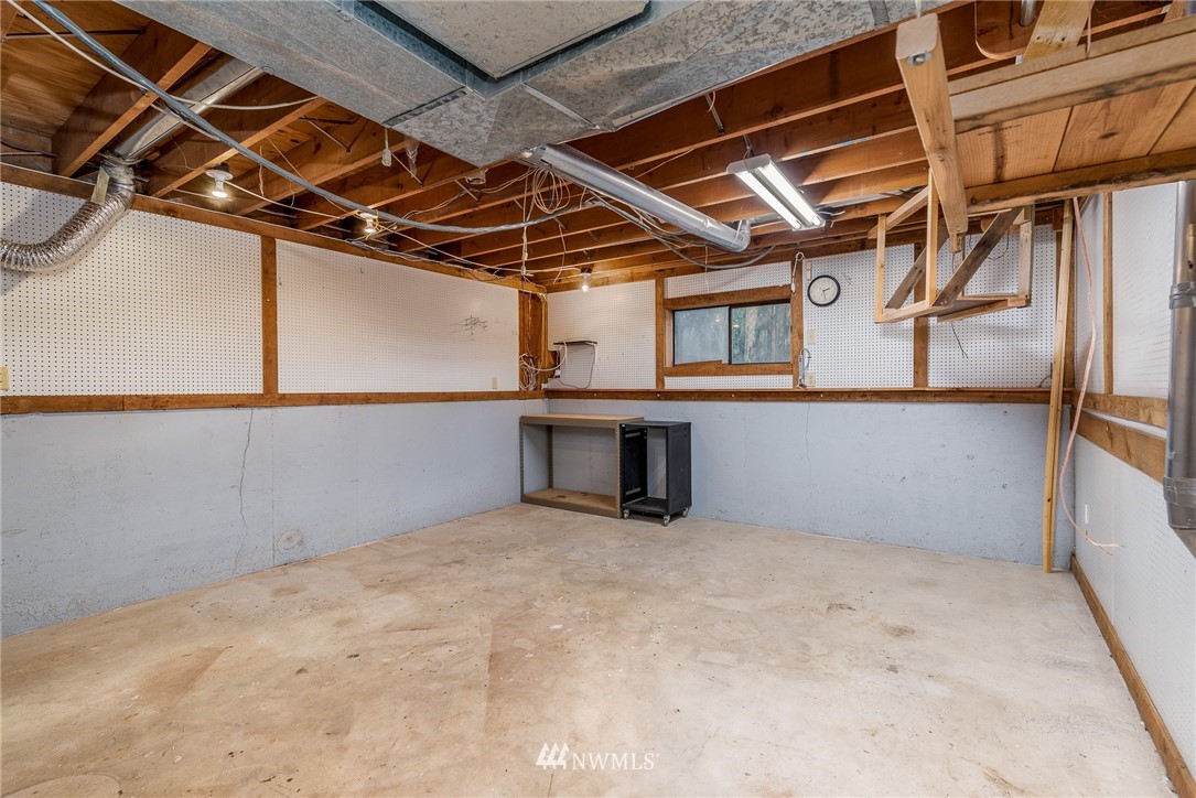 2254 Cedar Point Avenue Point Roberts, WA 98281 - Photo 27 of 39 a view of an empty room