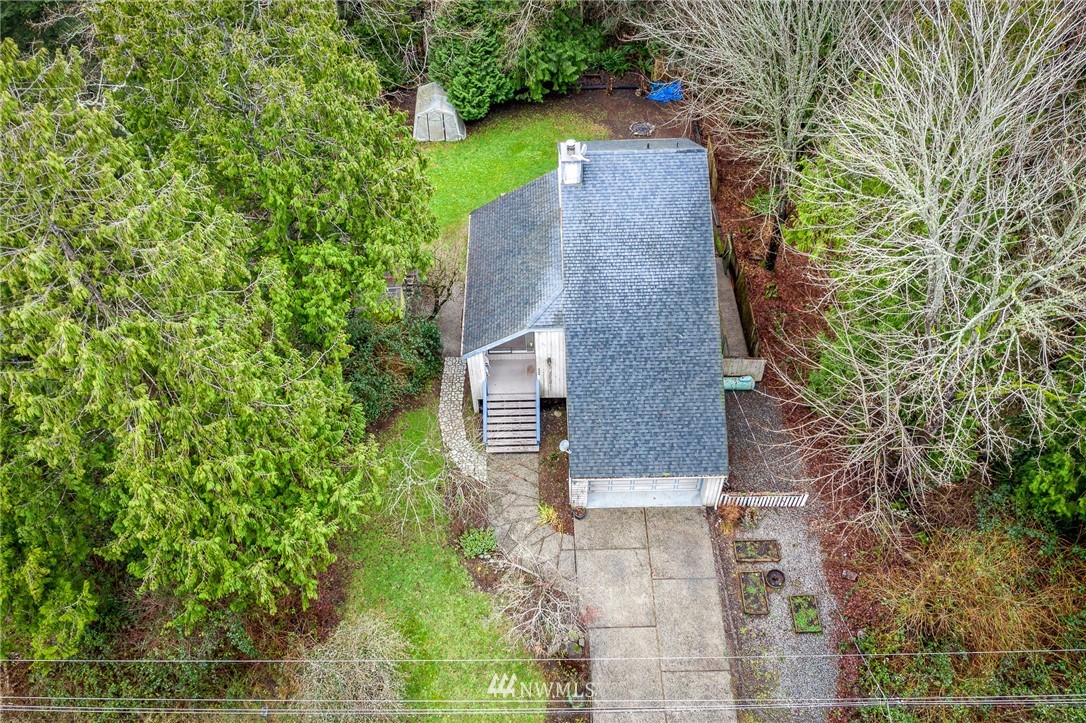 2254 Cedar Point Avenue Point Roberts, WA 98281 - Photo 36 of 39 front view of a house with a yard
