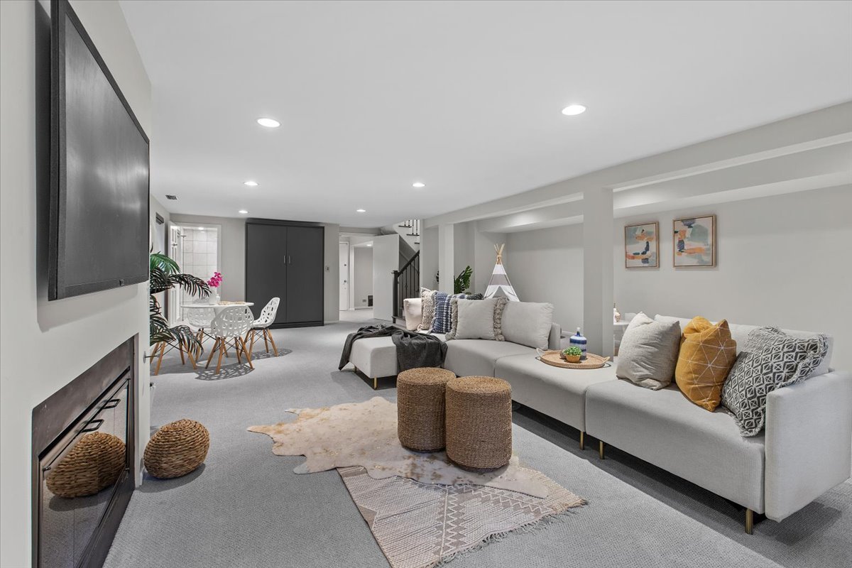 1867 North Halsted Street, Unit 1N Chicago, IL 60614 - Photo 24 of 30 a living room with furniture and a flat screen tv