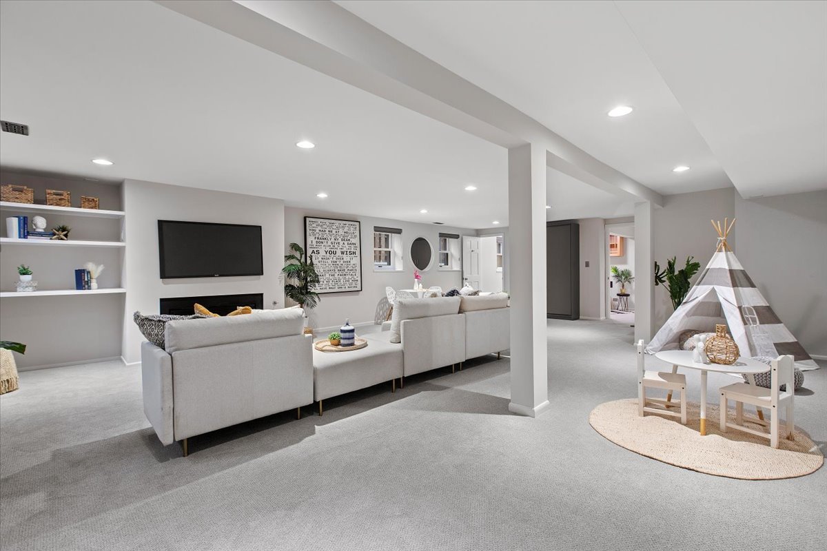 1867 North Halsted Street, Unit 1N Chicago, IL 60614 - Photo 25 of 30 a living room with furniture and a flat screen tv