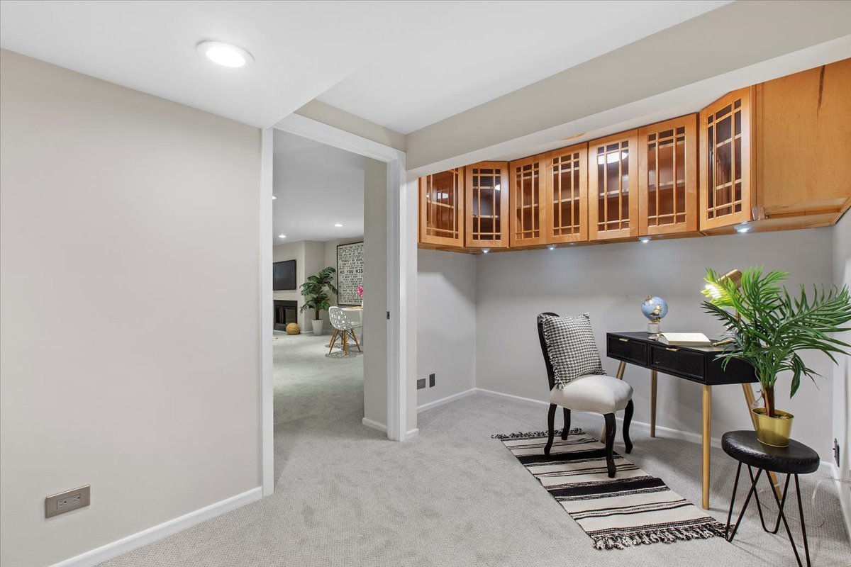 1867 North Halsted Street, Unit 1N Chicago, IL 60614 - Photo 26 of 30 a workspace with furniture and a potted plant