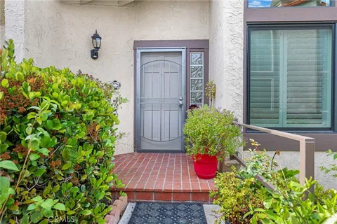 $925,000 | 19544 Vasile Circle, Huntington Beach, CA 92646