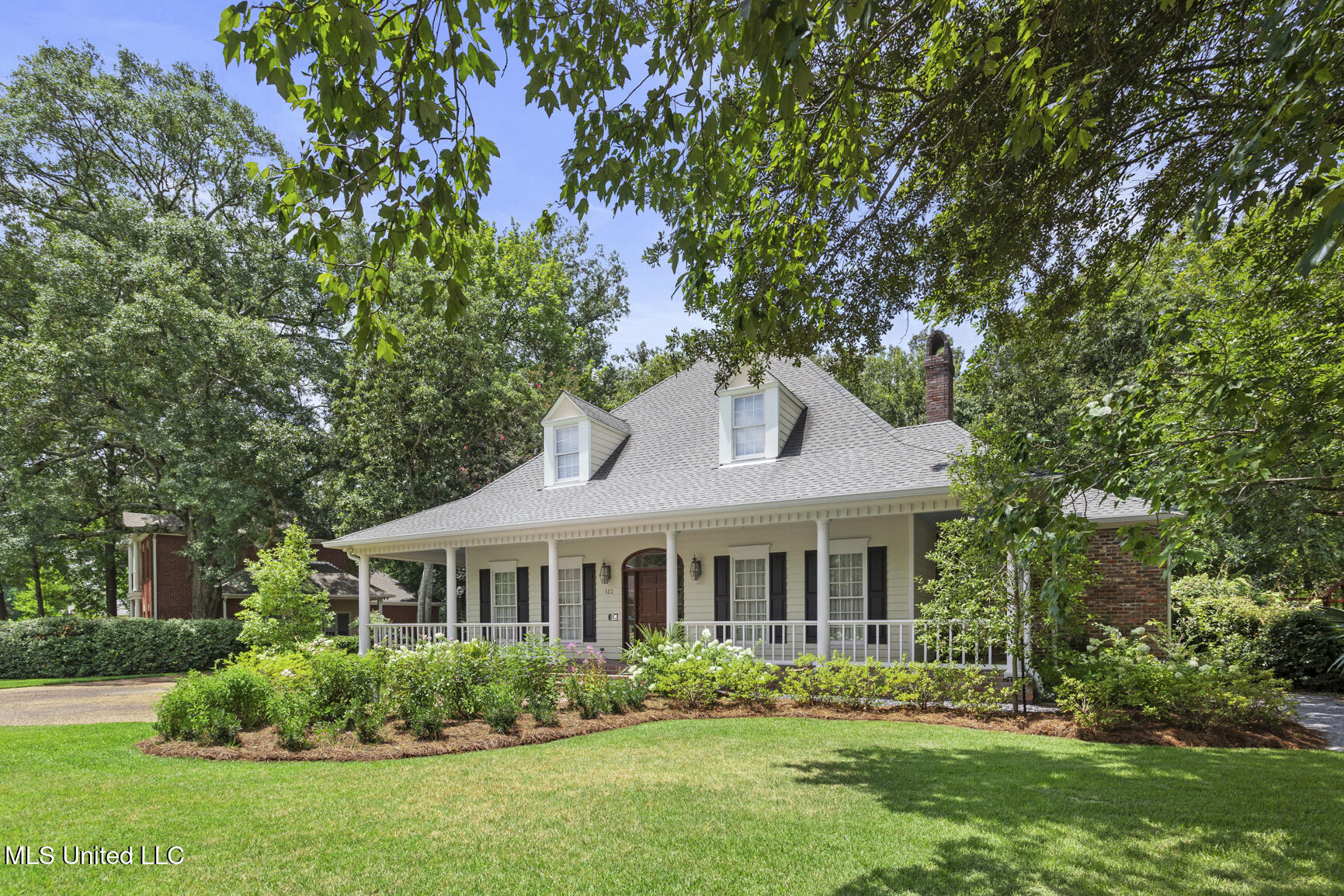 123 Sawbridge Drive Ridgeland, MS 39157 - Photo 2 of 33 123 Sawbridge ext-3