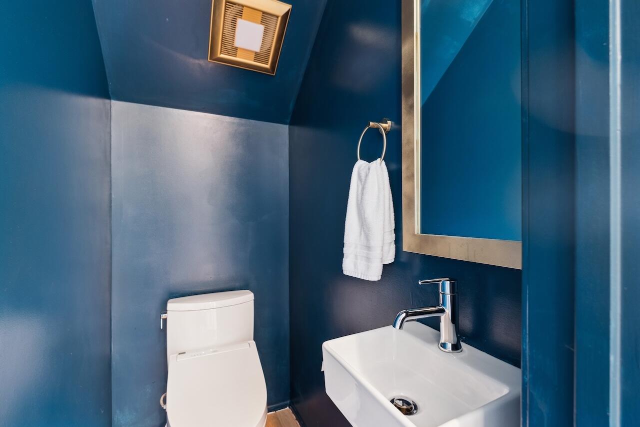 199 Fishburne Street Charleston, SC 29403 - Photo 11 of 24 Powder Room on Main Floor