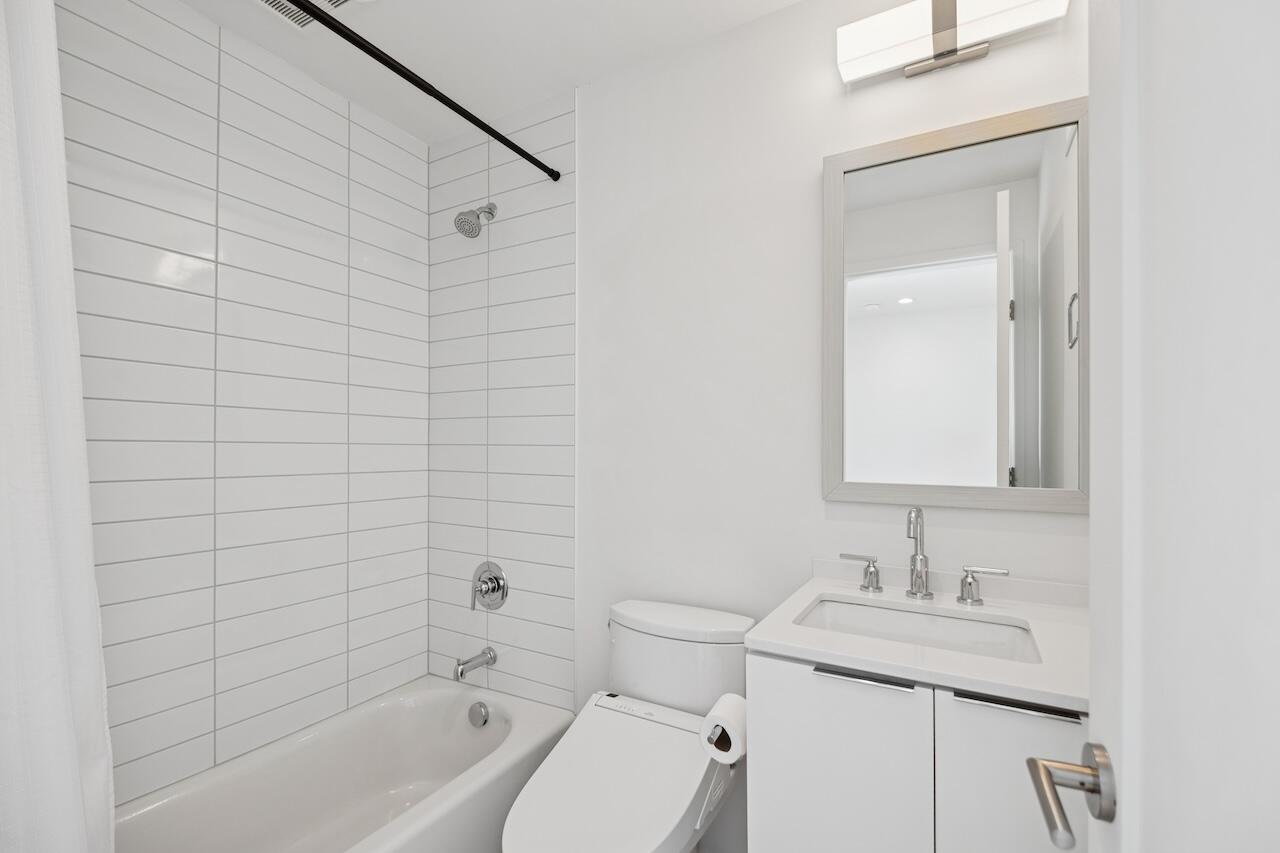 199 Fishburne Street Charleston, SC 29403 - Photo 17 of 24 3rd Floor Bathroom