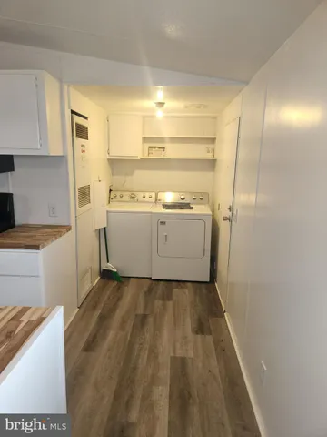 a view of utility room