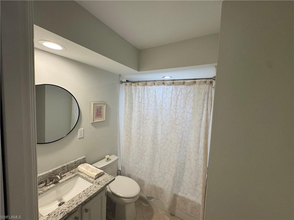 1281 Solana Road Naples, FL 34103 - Photo 20 of 31 Primary Bath with Tub