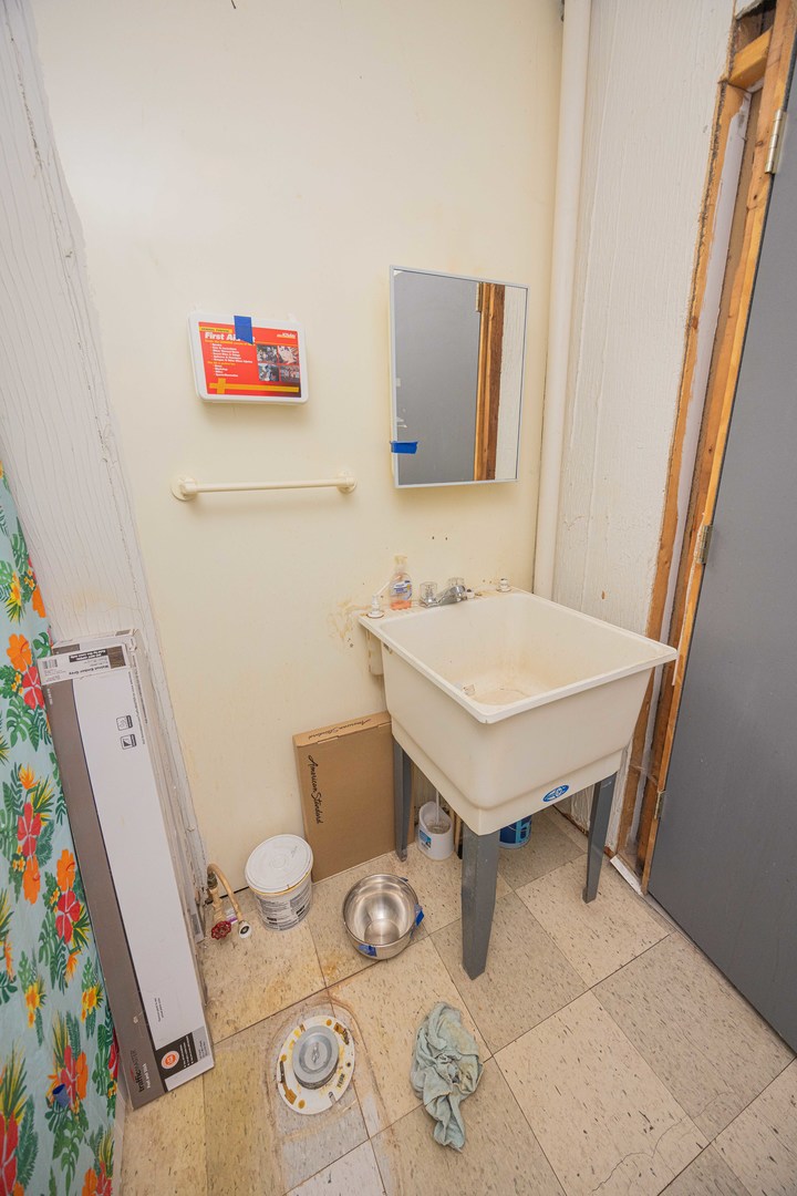 104 South Franklin Street Dwight, IL 60420 - Photo 12 of 20 a bathroom with a sink and a mirror