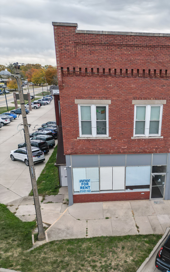 104 South Franklin Street Dwight, IL 60420 - Photo 2 of 20 a front view of a building